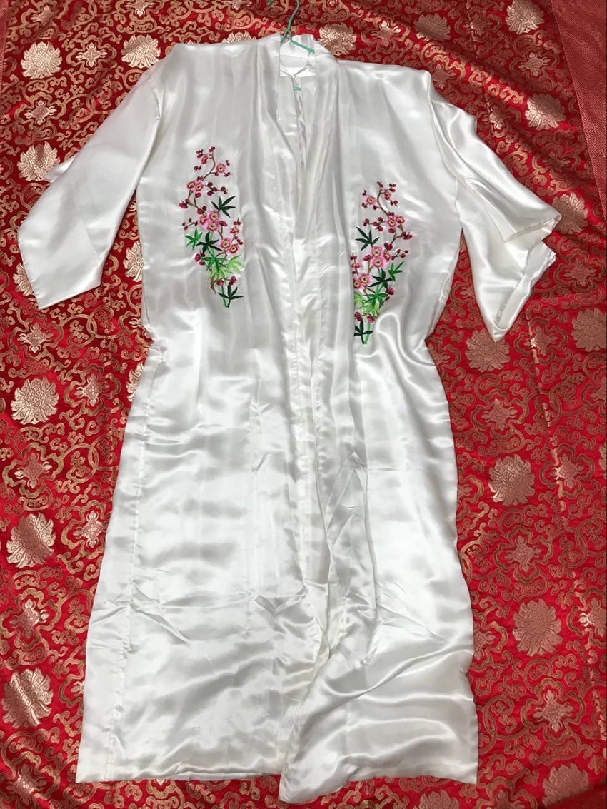 丝绸刺绣睡袍